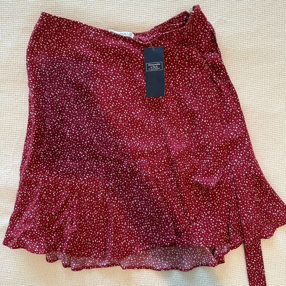 Abercrombie & Fitch NWT Elegant Red Polka Dot Skirt - Picture 1 of 4